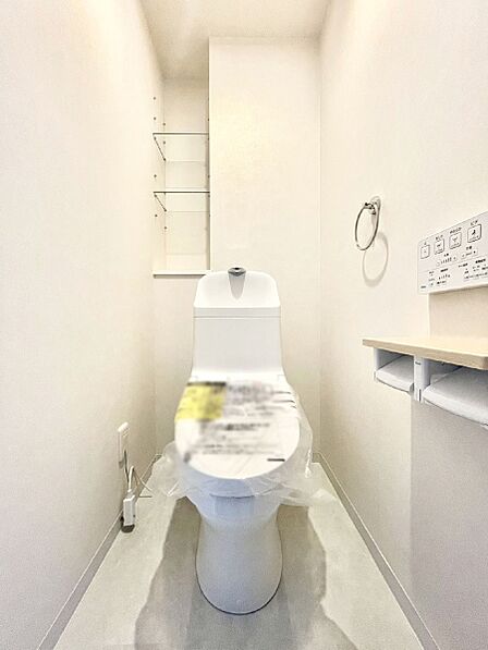 明るく清潔感のあるトイレです。