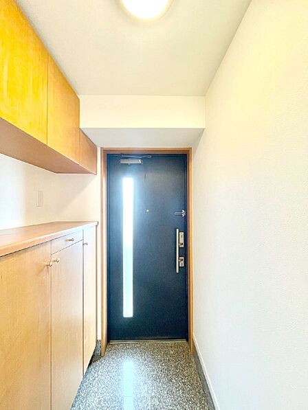 家族の帰宅やお客様をあたたかく迎える玄関  