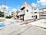 外観：前面道路はきちんと整備されています  