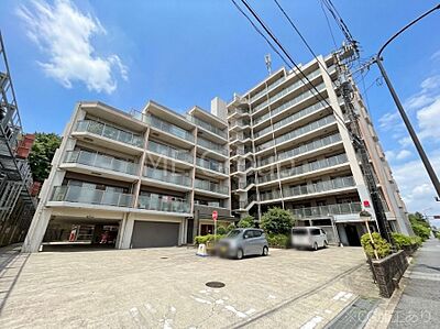 外観：生活利便施設が身近にそろう街並み。