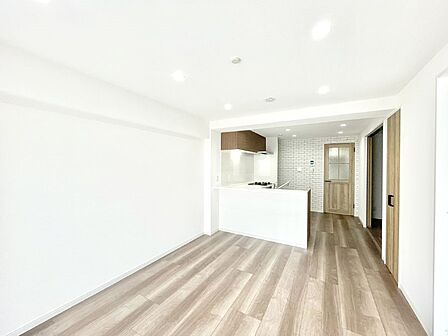 落ち着いた雰囲気のLDKは家族みんなの快適空間