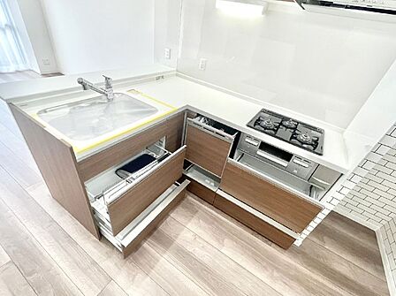使いやすさを優先したスライド式収納タイプ!