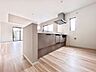 キッチン：料理をしながらでもご家族との会話を楽しめる対面キッチン