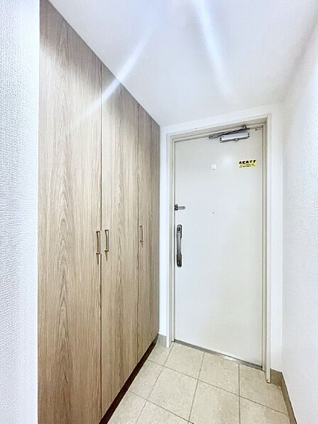 玄関には収納もたっぷりあるのでスッキリした衛生的な空間を保てそう