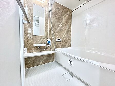 落ち着いた雰囲気でゆっくりお寛ぎいただけるバスルーム
