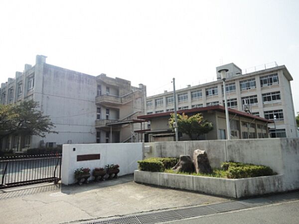 画像19:広島市立伴東小学校（974m）
