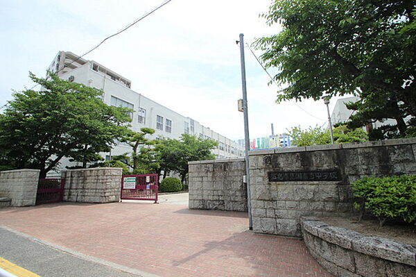 画像18:中学校「広島市立国泰寺中学校まで1638ｍ」