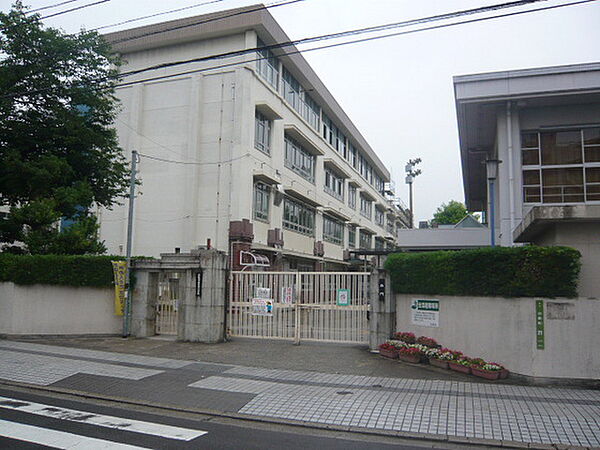 画像14:小学校「広島市立尾長小学校まで719ｍ」