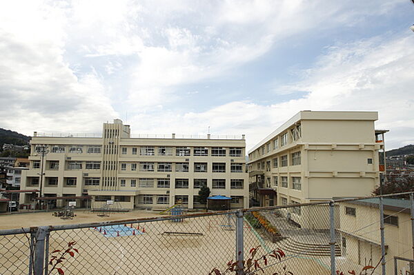 画像18:小学校「広島市立安小学校まで435ｍ」