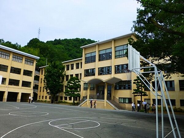 画像19:中学校「私立広島学院中学校まで1321ｍ」