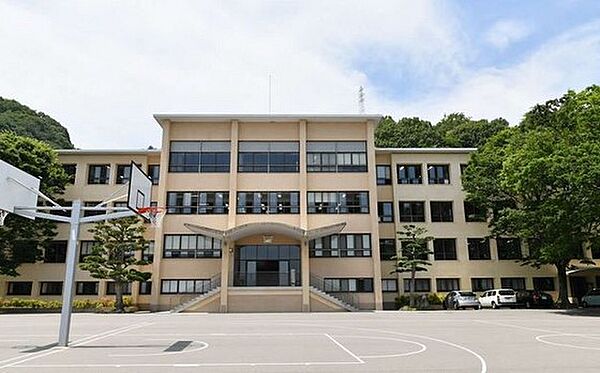 画像21:高校・高専「私立広島学院高校まで1323ｍ」