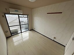 パインハウスII 2階ワンルームのリビング/ダイニング