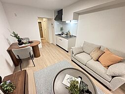 YELLSTAGE長束EAST 1階1LDKのリビング/ダイニング