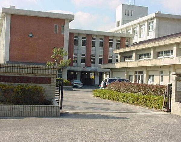 画像16:中学校「広島市立高取北中学校まで2125ｍ」