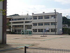 画像18:小学校「広島市立中山小学校まで1044ｍ」