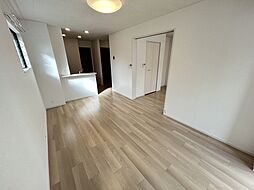 シェ・モア 1階1LDKのリビング/ダイニング