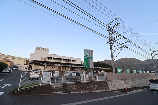 画像18:病院「広島市医師会運営・安芸市民病院まで1961ｍ」