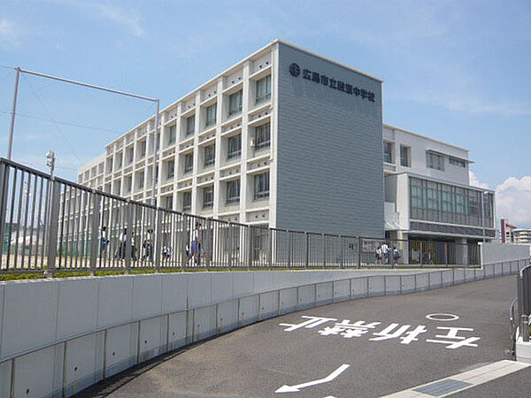 画像17:中学校「広島市立段原中学校まで1033ｍ」