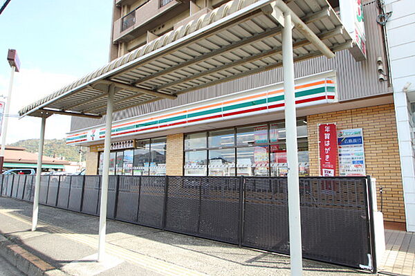 画像17:コンビニ「セブンイレブン広島戸坂千足店まで490ｍ」