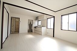 グリーンゲーブルス 2階2LDKのリビング/ダイニング