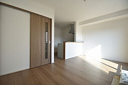 レジデンシャル坂町横浜中央 201 2階1LDKのリビング/ダイニング
