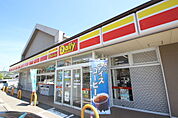 コンビニ「デイリーヤマザキ広島川内店まで319ｍ」