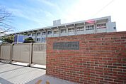 小学校「広島市立五日市東小学校まで1045ｍ」