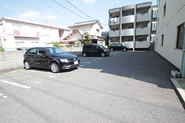 画像15:駐車場