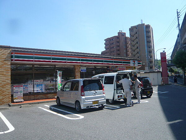 画像18:スーパー「フジグラン広島まで543ｍ」