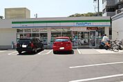 コンビニ「ファミリーマート己斐中一丁目店まで648ｍ」