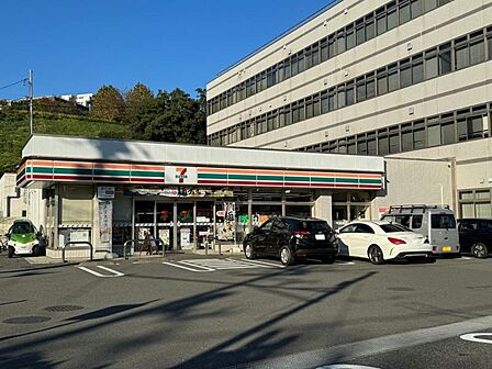 ローソン 多摩山王下一丁目店迄570ｍ