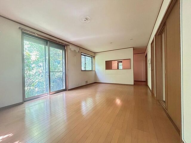 リビング/ダイニング 八王子市元八王子町2丁目