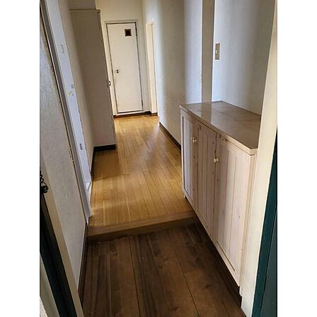 シューズボックス付きの玄関