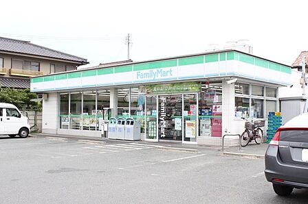 ファミリーマート豊橋草間町店(420m)