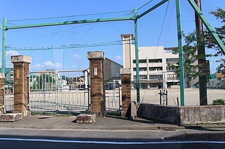 新川小学校(360m)
