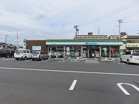 ファミリーマート豊橋佐藤1丁目店（540m）