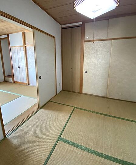 和モダンの落ち着きとお洒落さを兼ね備えた空間で、日常の中にやわらかな雰囲気を感じられます。普段はお子様の遊びスペースやご家族のくつろぎスペースとして多目的に活用できます!