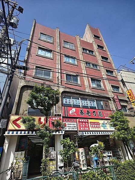 駅まで1分かからない好立地マンションです！  