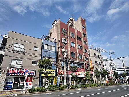 川の手通りに面しております♪広い歩道もあるので安心です