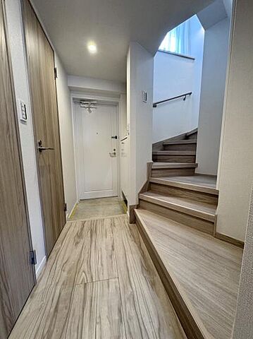 玄関 エバーグリーンパレス新宿 5階/-