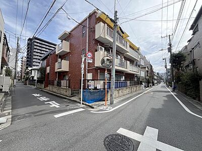 外観：外観  道路幅のある角地に立地します