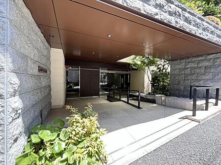 綺麗なエントランスです