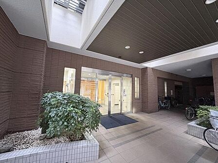 エントランス　大規模修繕工事中