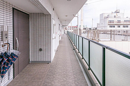 通路も広く明るいです。