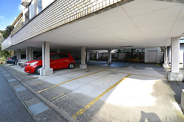 画像18:駐車場。