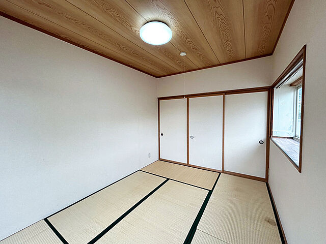 和室6帖。異なる場合は現況を優先します。