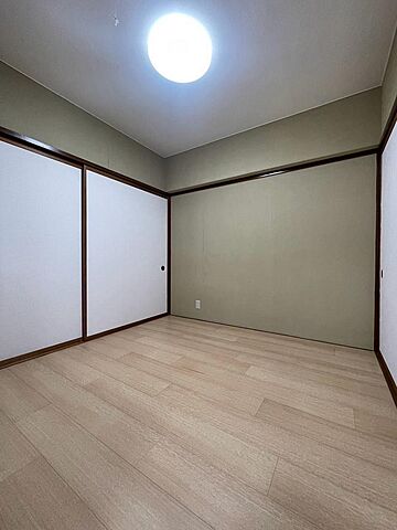 中央洋室4.5帖。異なる場合は現況を優先します。