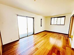 塚口本町3丁目　中古戸建 4SLDKのリビング/ダイニング