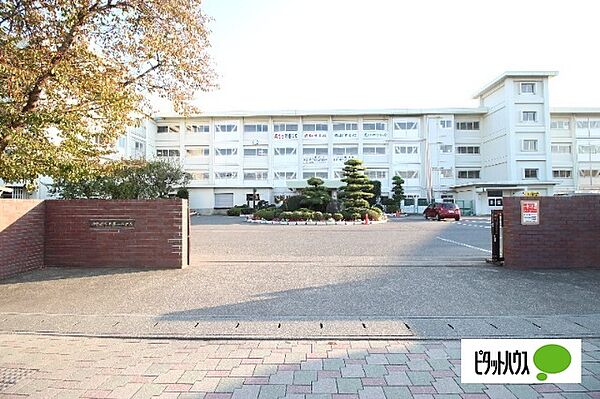 画像25:中学校「伊勢崎市立第一中学校まで1558m」