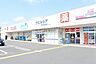 周辺：ドラッグストア 「ウエルシア伊勢崎市場店まで1090m」